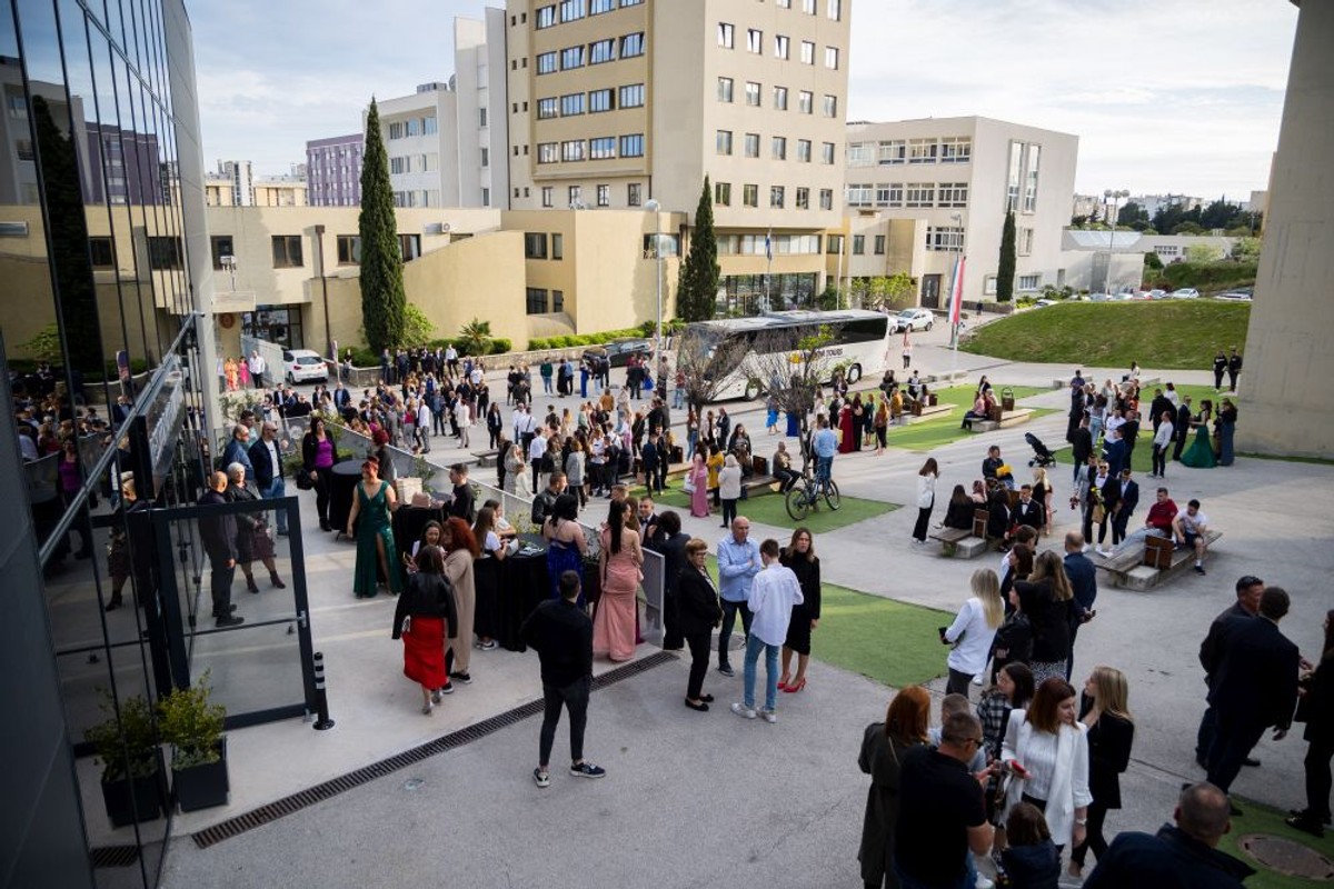Maturalna večer Jure Kaštelan | foto: Jakov Matić (Studentski centar) i Art foto Omiš