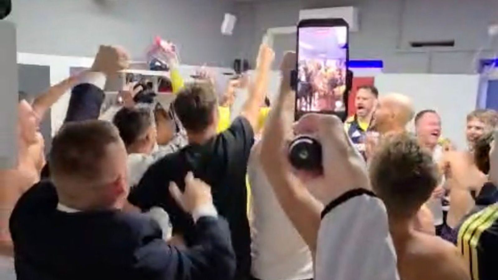 VIDEO IZ SVLAČIONICE: Graf i Bilić u transu, igrači u deliriju