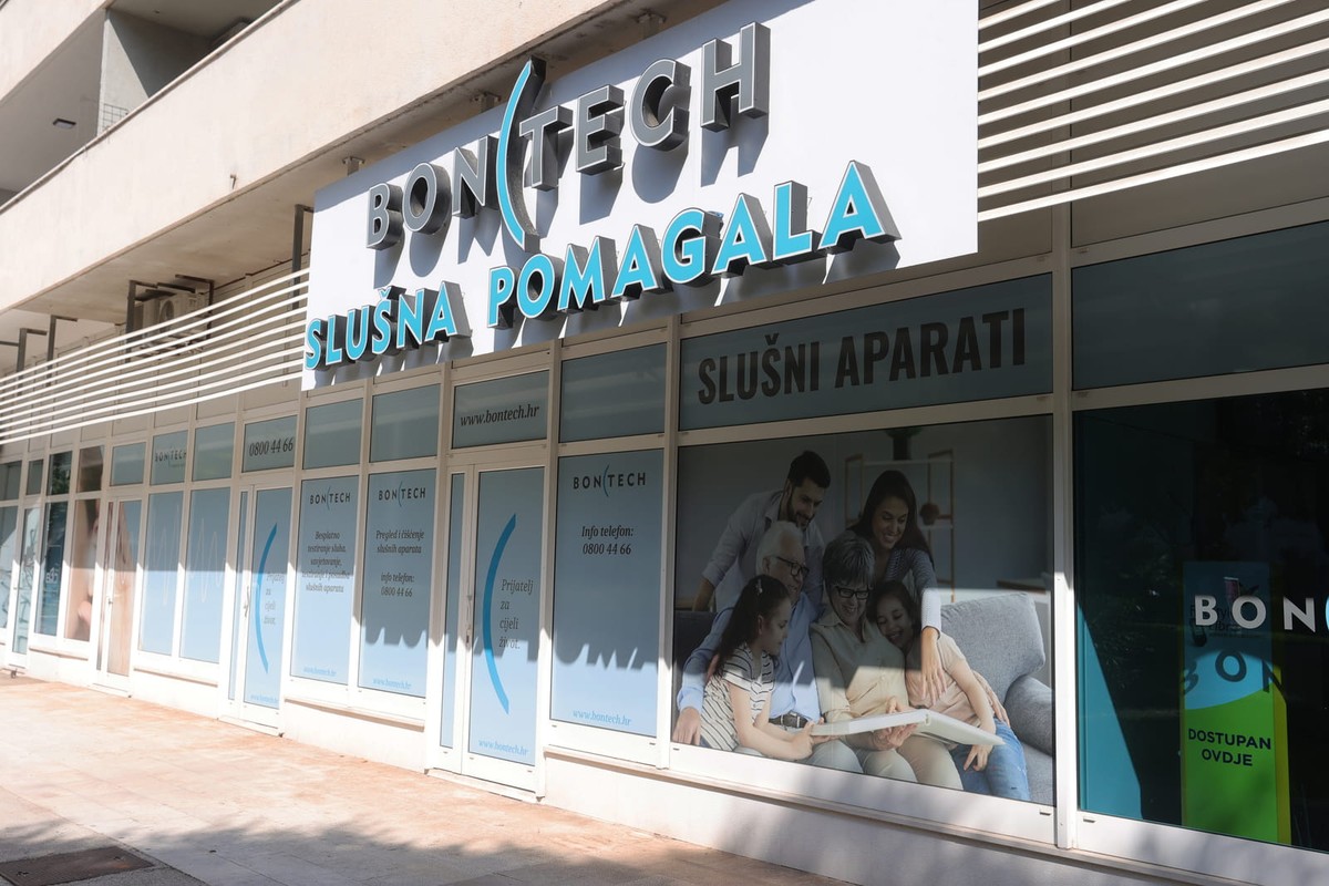 Slabiji sluh ne dolazi preko noći! Ovo su prvi znakovi, a rješenje je nadohvat ruke