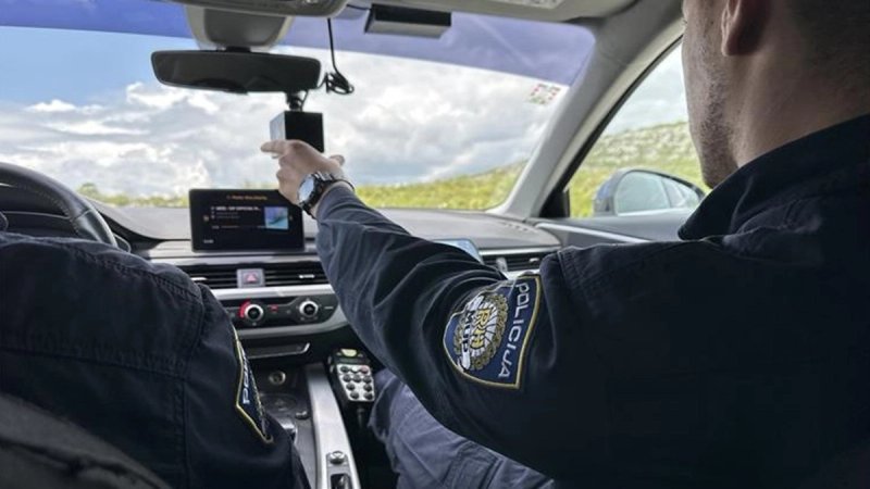 Omiški policajci primili zahvalu za svoj rad
