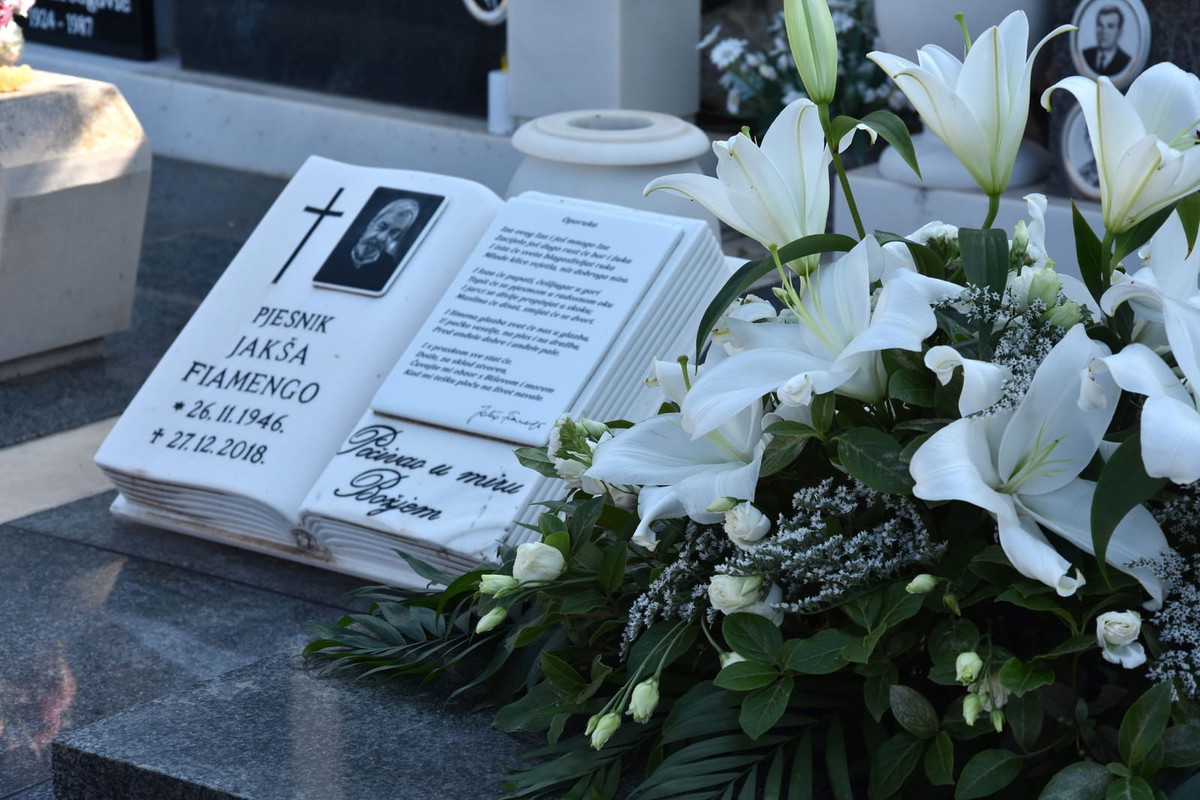 Komiža ponovno odaje počast Jakši Fiamengu: 'Guštajmo zajedno u magiji poezije koja miluje'