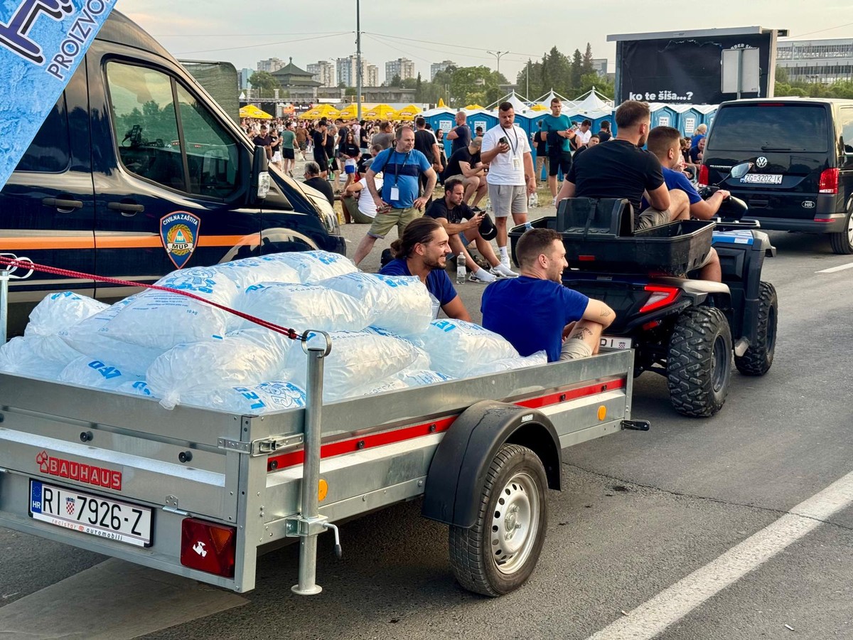 ZAVRŠIO KONCERT NA HIPODROMU Thompson: 'Ovo će se pamtiti!'