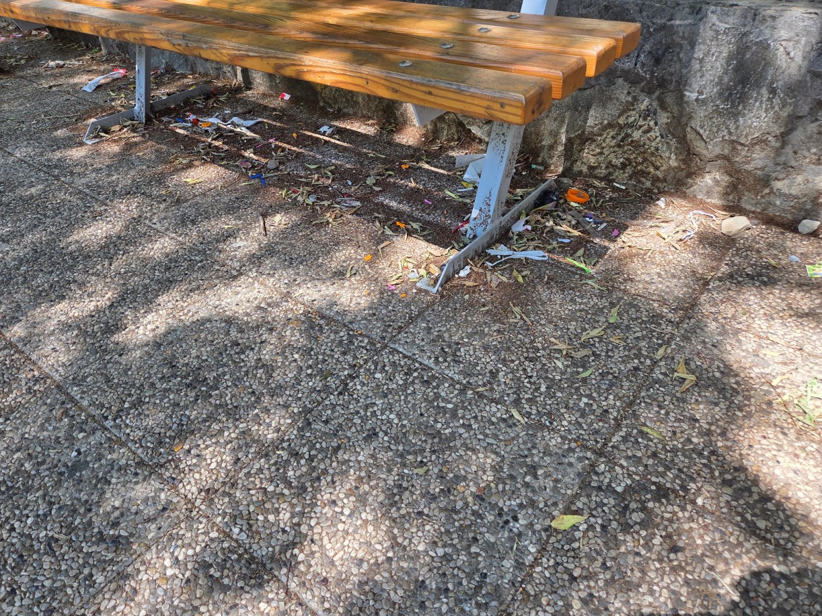 FOTO UBOD Građani upozoravaju na nehigijenske uvjete u dječjem parkiću u Splitu