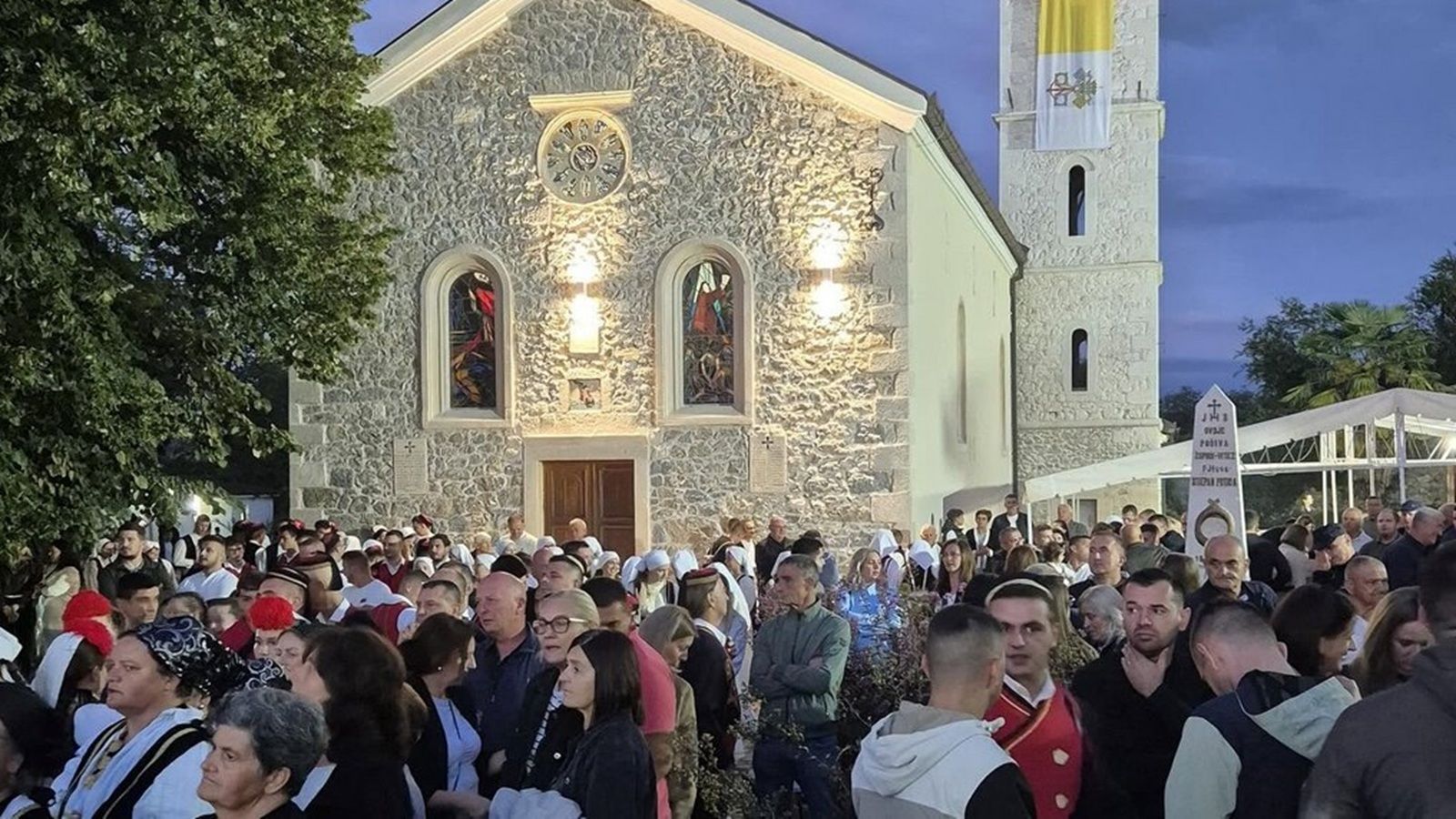 Nadinjani pjesmom i plesom oduševili u Prenju kod Stoca