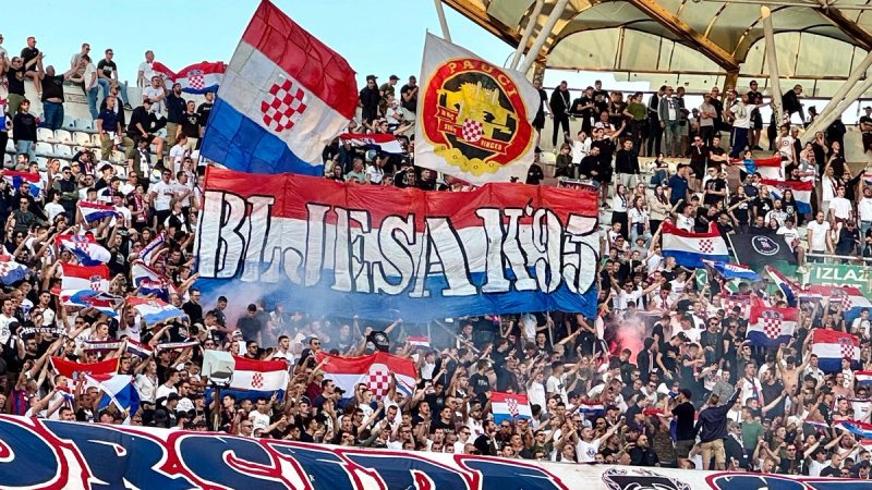 Torcida podignula transparent u čast operaciji 'Bljesak'
