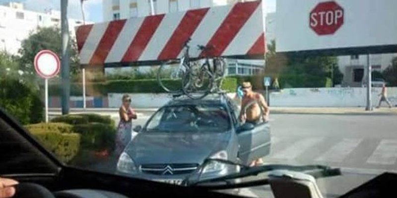 FOTO-UBOD Kako zapeti s autom na ulazu u splitsku trgovinu