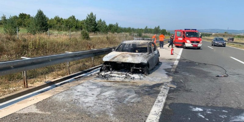 VIDEO Vatra progutala automobil na autocesti