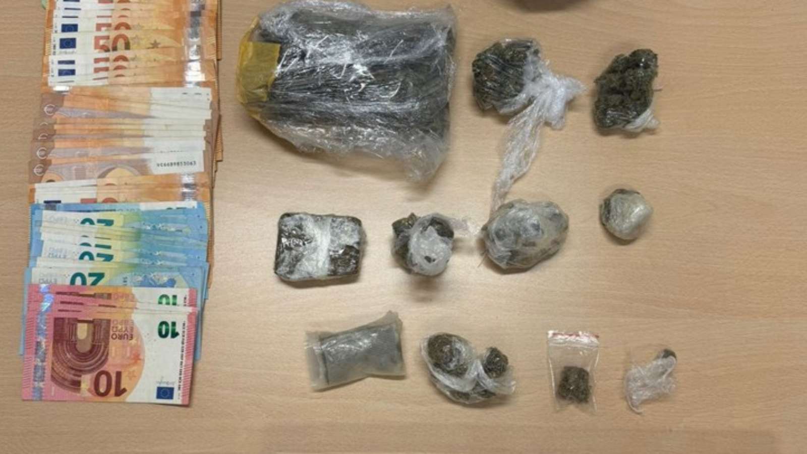 Opet pao diler iz Vodica: Policija mu našla drogu, vagu i novac