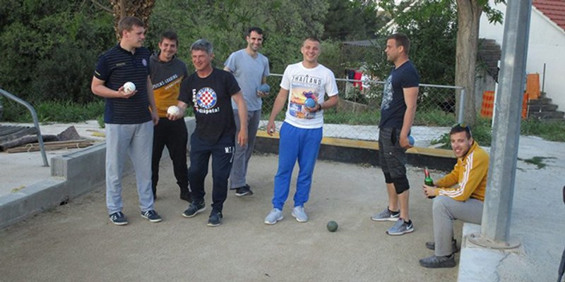 FORSKA LIGA: Igrači su se, bez obzira na poraz, družili uz balote i dobru spizu