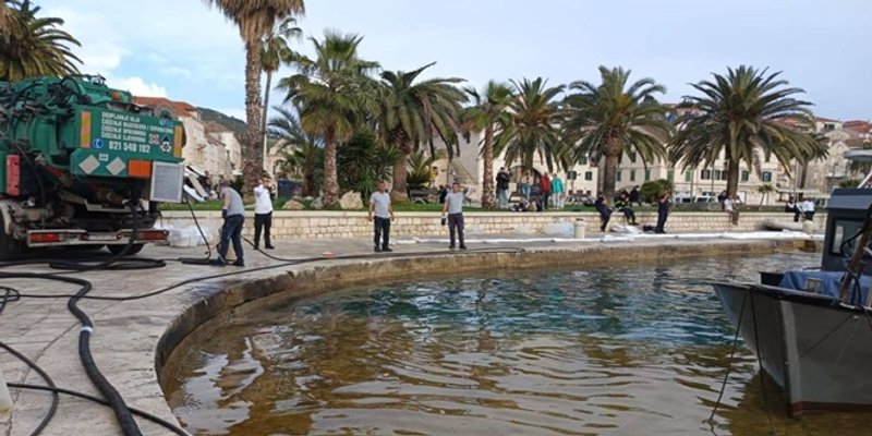 HVAR: Nakon istjecanja nafte INA naručila ispitivanje kakvoće mora na dvjema lokacijama