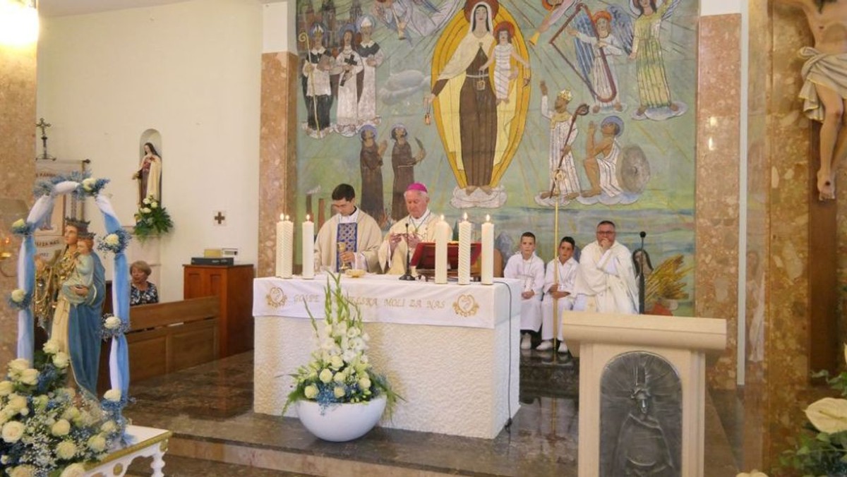 Nadbiskup Križić u Zagvozdu | foto: SMN