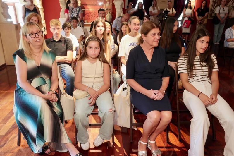 FOTOGALERIJA Ninčević nagradio uspješne učenike i njihove mentore