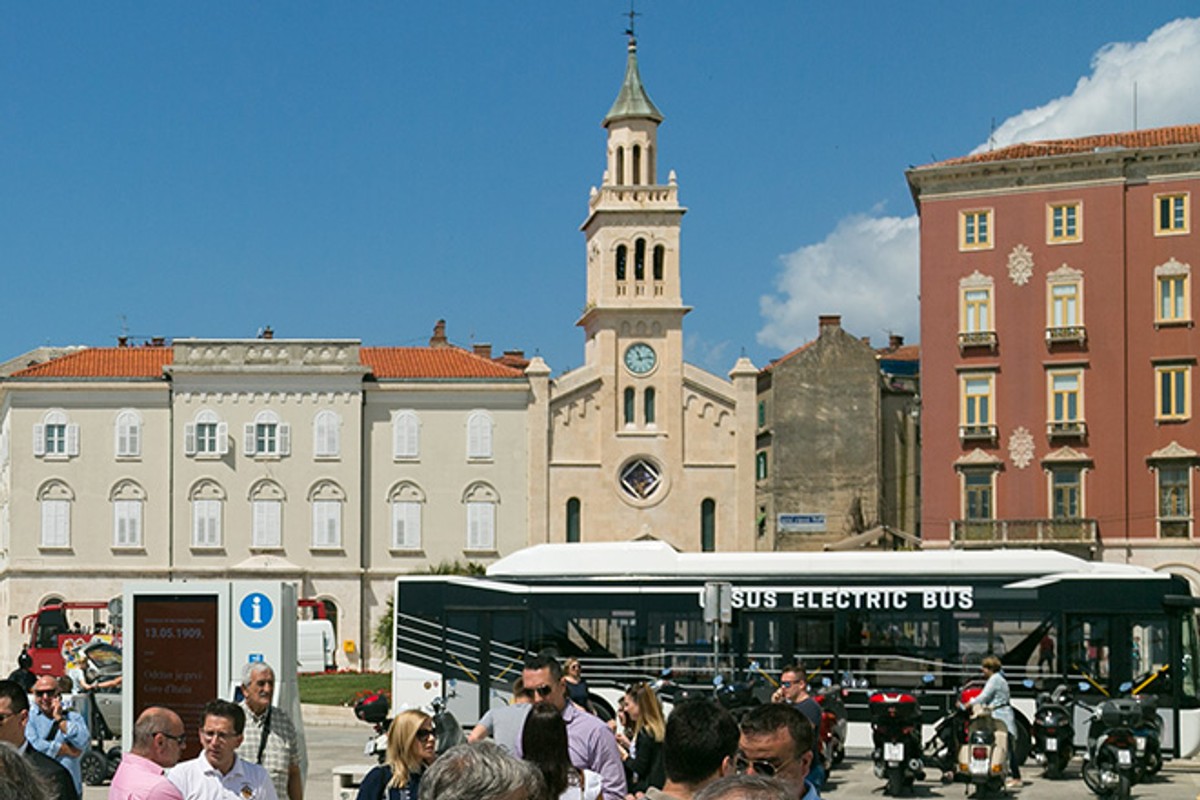 Na Rivi predstavljen Ursus Bus: 'Nadamo se da ćemo električne autobuse proizvoditi u Splitu'