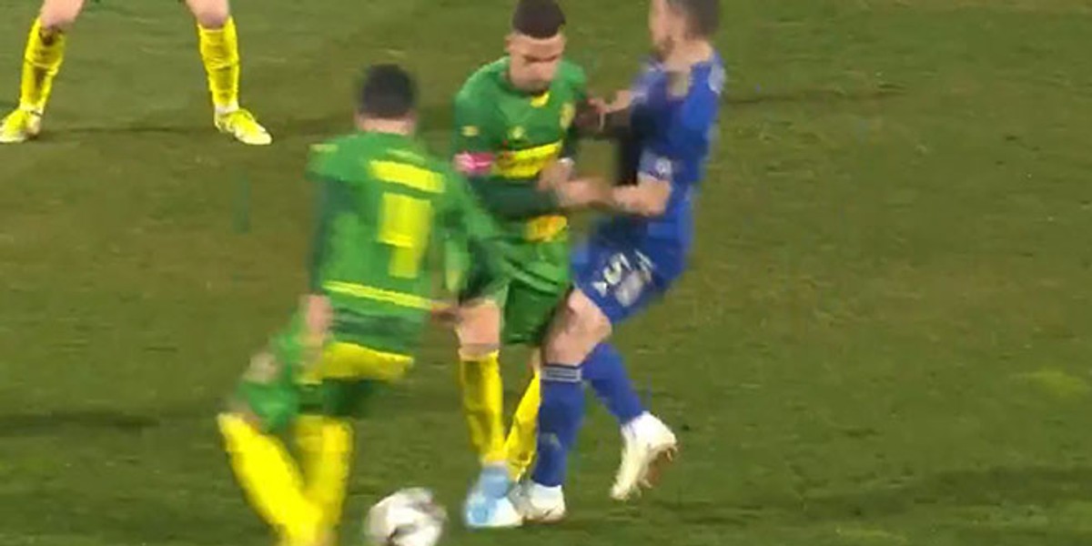 NEUJEDNAČEN KRITERIJ: Ovo sucu derbija nikako ne ide u prilog