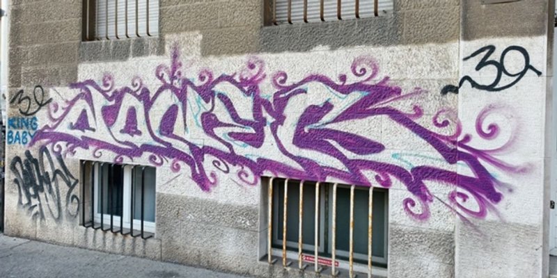 Išarana fasada u Zagrebačkoj razljutila Splićane: 'Kopali bi vi meni stine kroz Kozjak, i to ručicama'