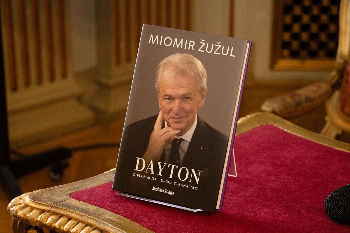 NOVO IZDANJE ŠKOLSKE KNJIGE Predstavljena knjiga 'Diplomacija – druga strana rata' Miomira Žužula
