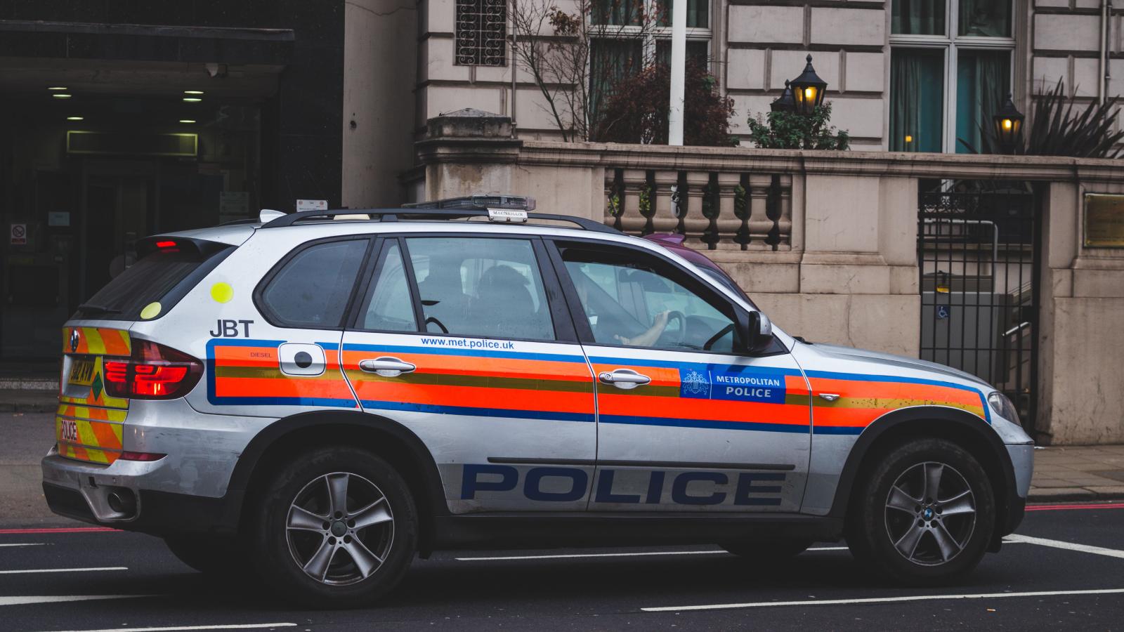 Nevjerojatan slučaj iz Engleske: Slijep i pijan vozio 240 kilometara sve dok ga nije zaustavila policija