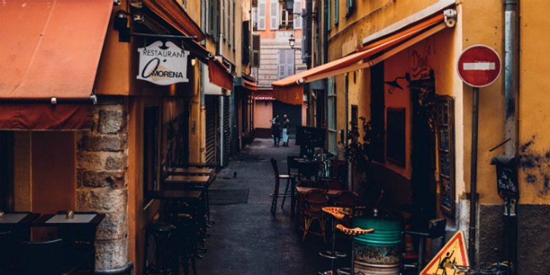 TERORISTIČKI NAPAD U NICI? Nožem ubio jednog, ranjeno više ljudi