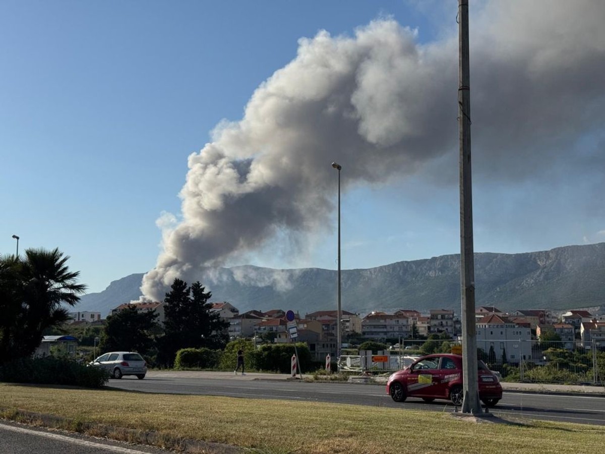 Požar Pevex | foto: Veljko Martinović