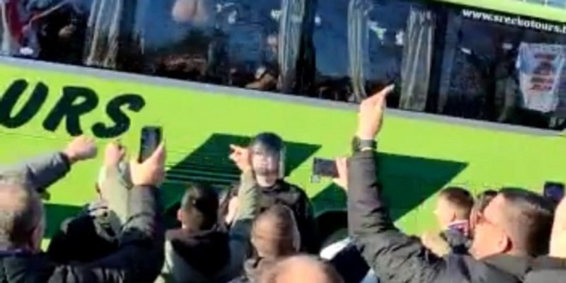 VIDEO: Kaos uoči utakmice, razbijen Dinamov autobus, loša organizacija ulaza