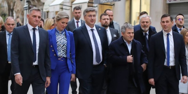 PLENKOVIĆ U SPLITU: 'Ili Hrvatska ili HDZ' kažu donedavno nepostojeći akteri, njima je ulazak u eurozonu i Schengen samo 'sjajna vijest'