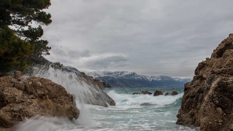 Bura pokazuje zube: Pod Velebitom orkanski udari, evo kada se očekuje smirivanje