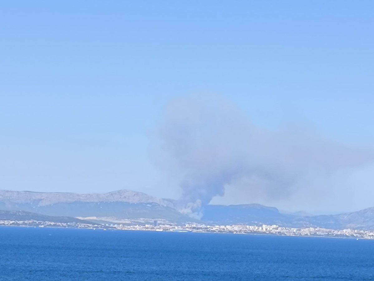 FOTO/VIDEO: VELIKI POŽAR U RUPOTINI Tucaković kaže kako nema nikakve ugroze za kuće i ljude