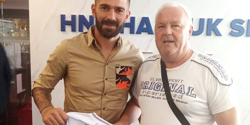 Marko Livaja nakon potpisa obradovao Tonija Bilića...