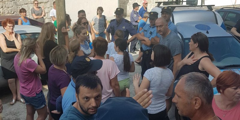 Stanovnici Kamena prosvjedom spriječili postavljanje odašiljača i sve prijavili građevinskoj inspekciji