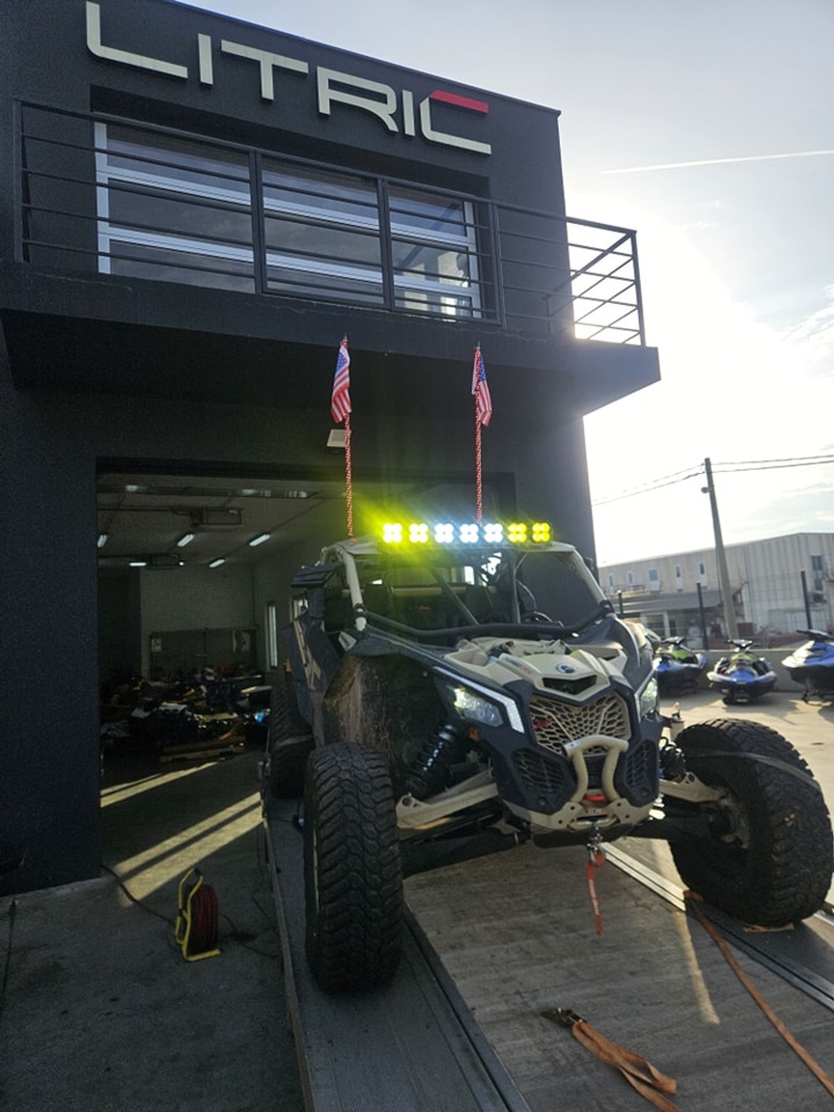 Pripreme za iduće ljeto kod Litrićevih klijenata već traju, a osim prodaje jetski plovila bave se i brojnim drugim djelatnostima