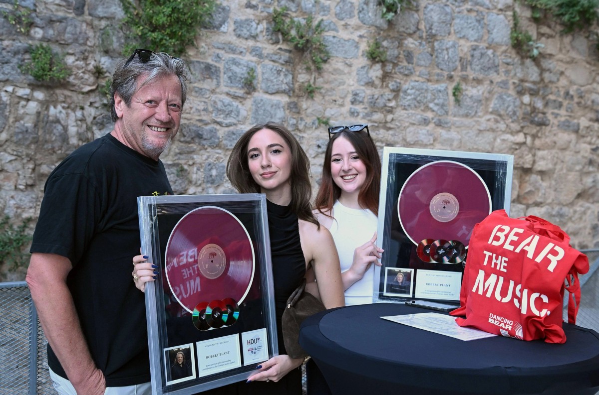 Robertu Plantu u Šibeniku uručeno najveće diskografsko priznanje Multiplatinum Award