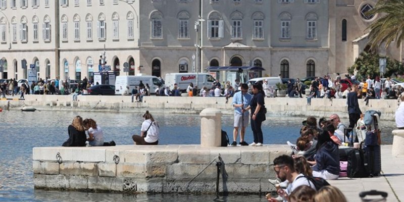 U Dalmaciji pretežno sučnano, pljuskovi i grmljavina mogući u unutrašnjosti