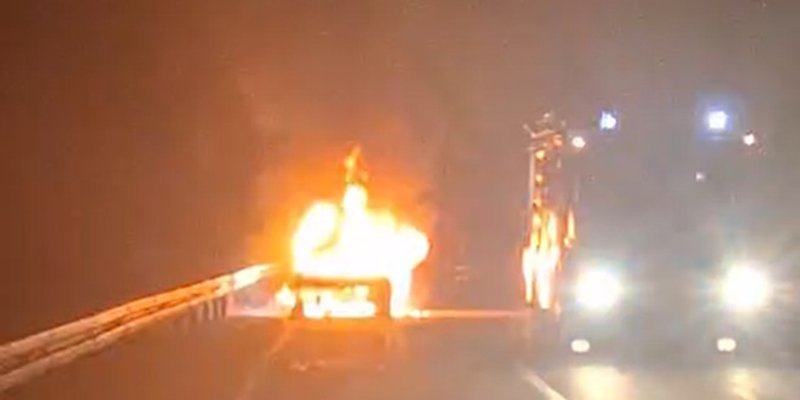 VIDEO Na cesti prema Metkoviću planuo automobil