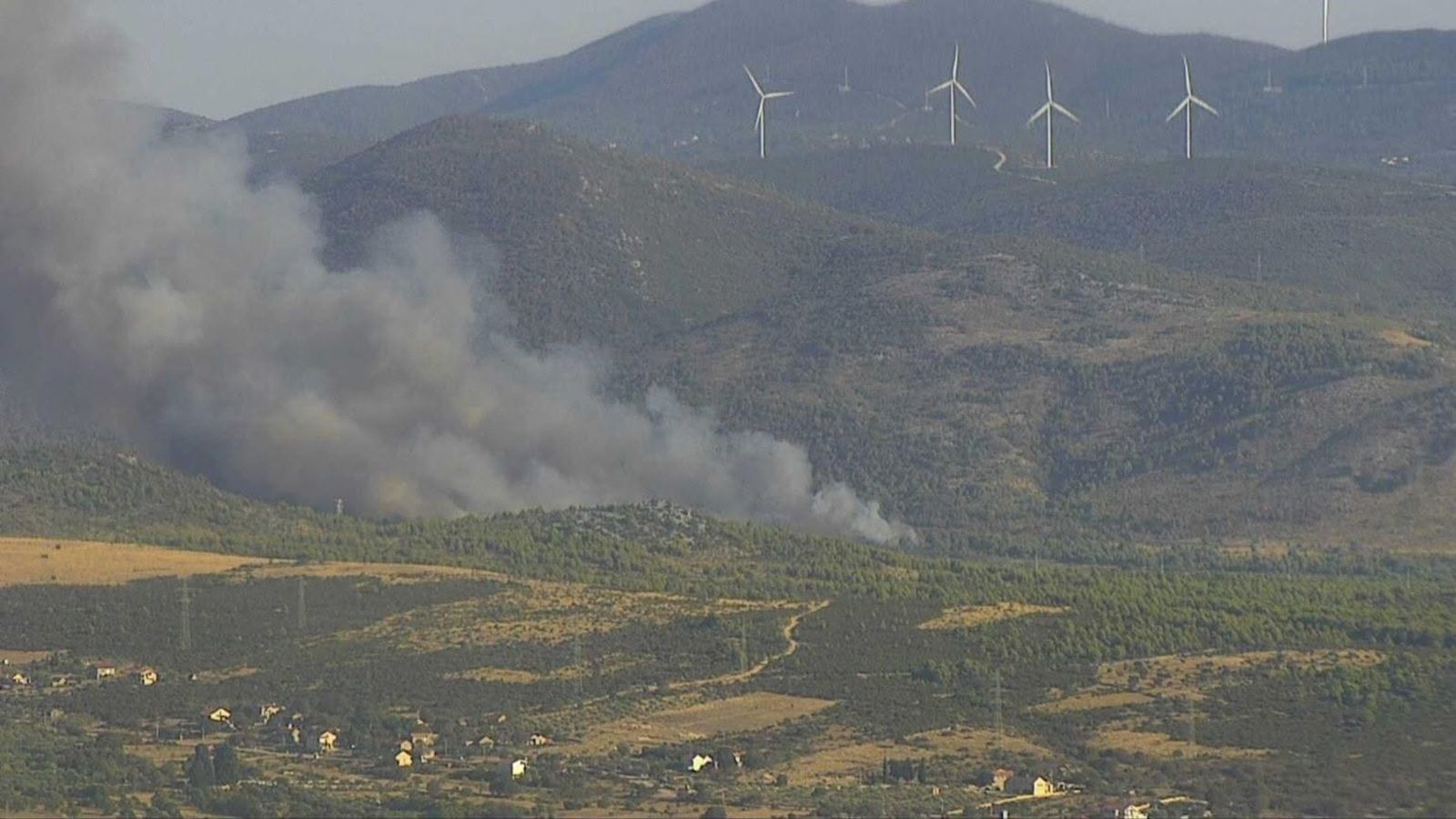 Vatrogasci se bore s više požara u Dalmaciji