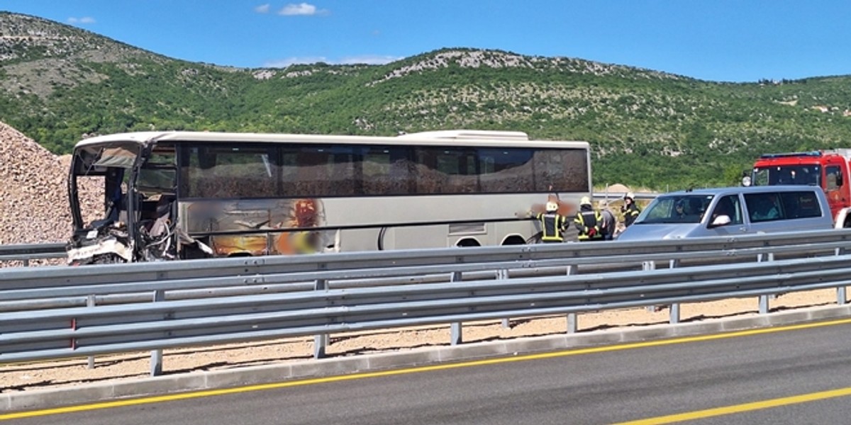 VIDEO Sudar dva autobusa kod Vučevice: Na terenu policija, hitna pomoć i vatrogasci