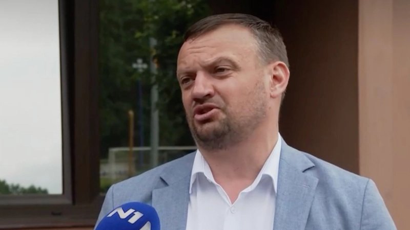 Viktor Šimunić se rasplakao pred kamerama: 'Mama mi je bolesna i uzmu joj mobitel. Za što su roditelji krivi?'