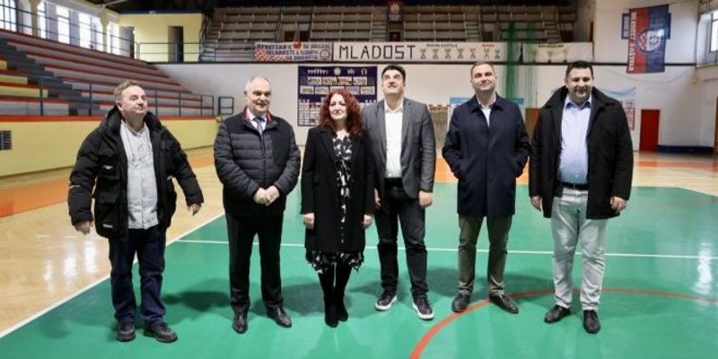 FOTO Uskoro energetska obnova dvorane u Kaštelima, projekt vrijedan 1,35 milijuna eura