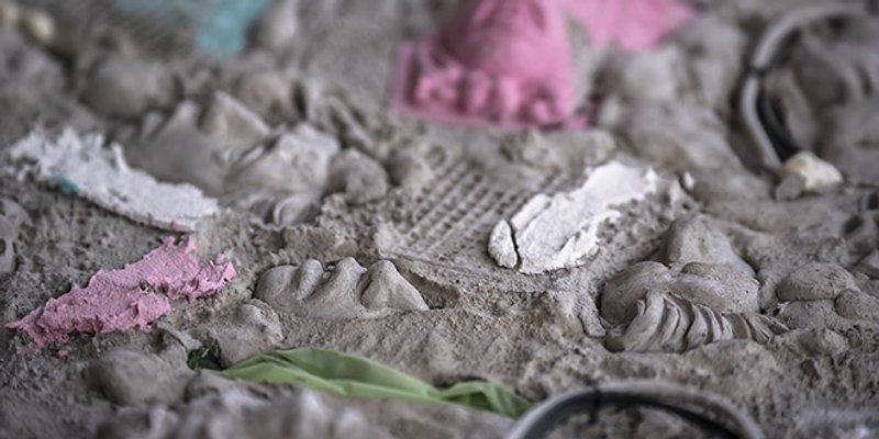 PRAZNINE Umjetnička intervencija na glavnom ulazu u hotel Marjan