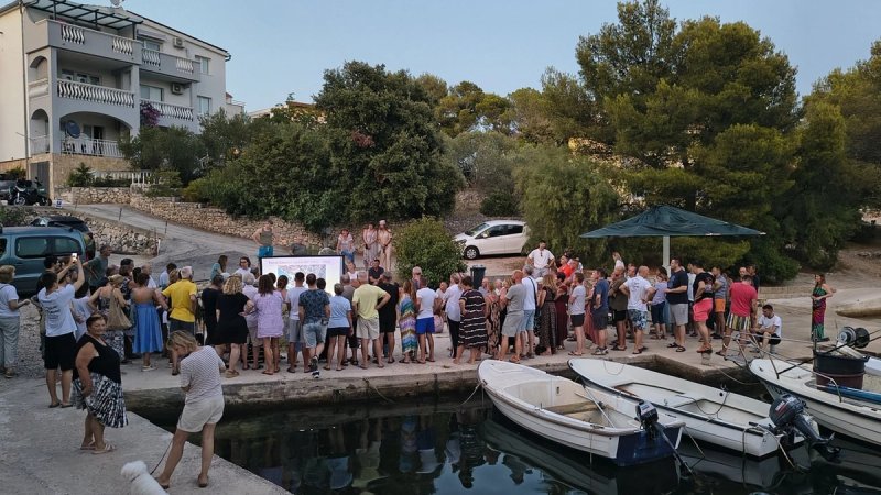 Više od stotinu mještana i vlasnika nekretnina jasno poručilo: 'Žaborić ne želi luku u uvali Studena'