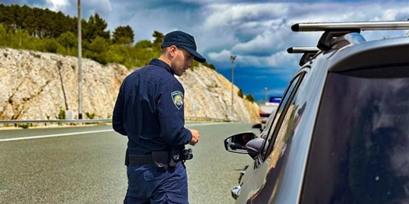 REKORDER HVARANIN S 2,78 PROMILA Tijekom vikenda na području županije sankcionirano 440 prometnih prekršaj
