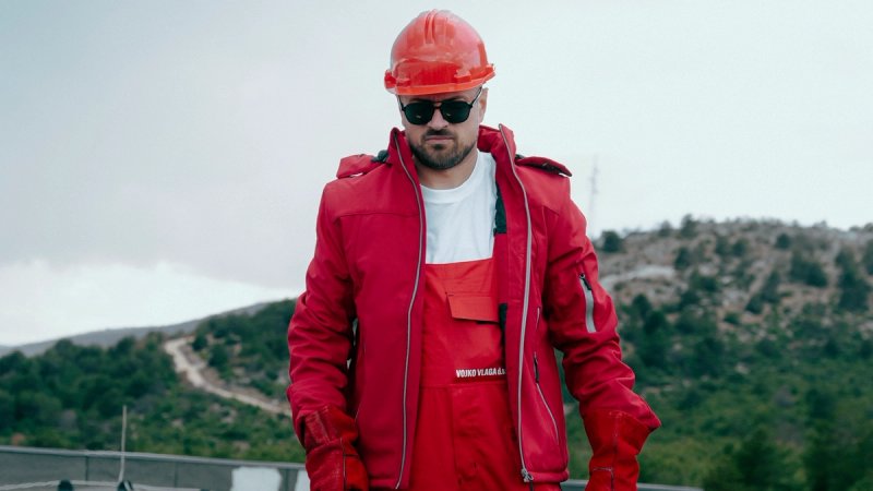 OSVOJILA PUBLIKU Nova pjesma Vojka V krije neočekivanu pozadinu