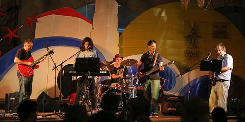 Božićni sajam: Večeras na Rivi nastupa grupa Afterfire