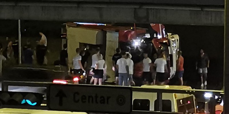 NESREĆA NA ULAZU U SPLIT: Sudarili se vatrogasno vozilo i kombi!