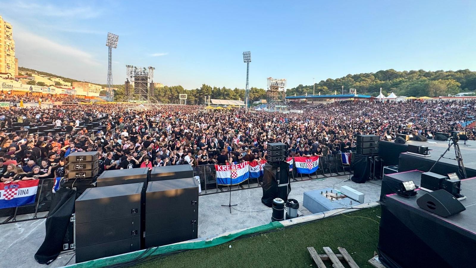 VIDEO Koncert još nije počeo, pogledajte koliko je ljudi došlo na Šubićevac