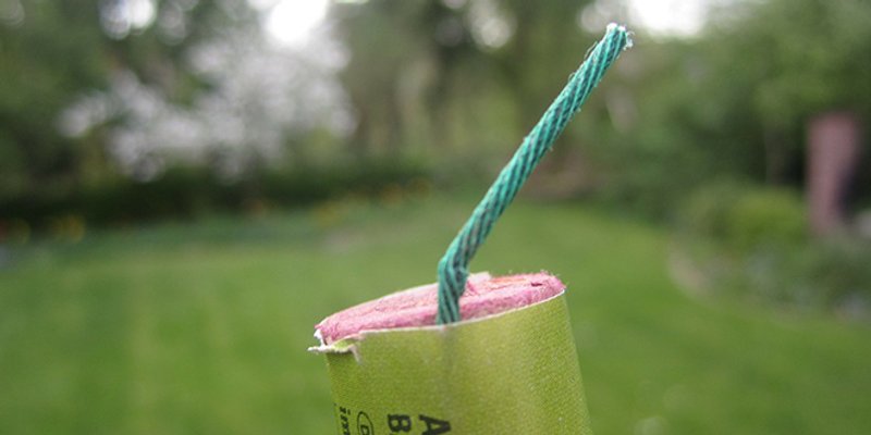 OMIŠ Dijete se teško ozlijedilo bacavši petarde