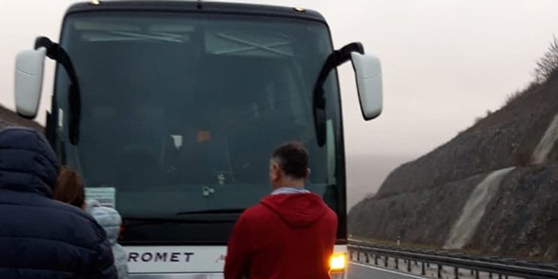 PEH NA PUTU: Ono kad ti se pokvari autobus usred Like...