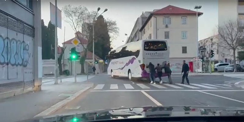 VIDEO IZ SPLITA Gurali ste auto, a jeste li autobus?