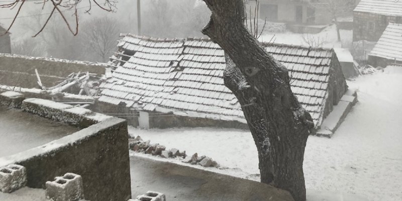FOTOGALERIJA Nevrijeme u Dalmaciji: Krupa uz more, a u Zagori snijeg