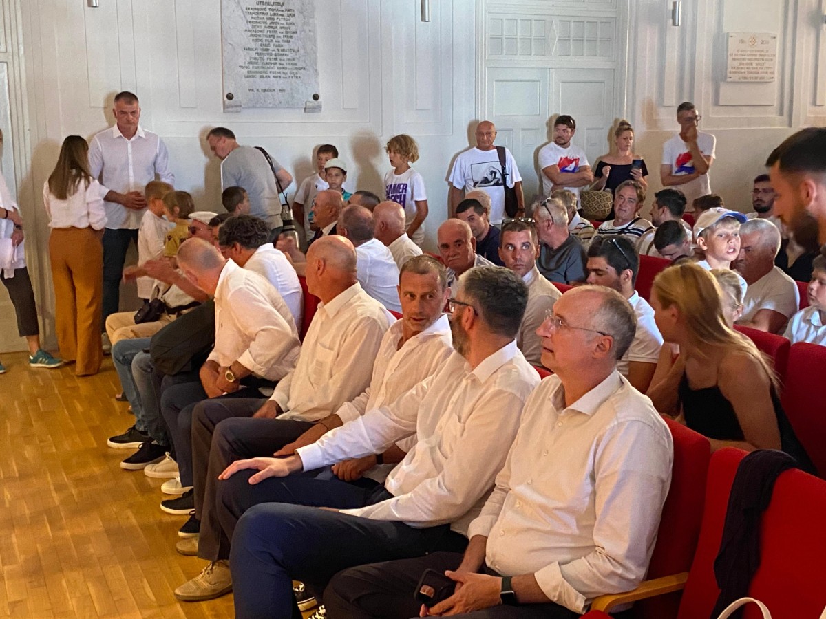 SVEČANO PREDSTAVLJENA KNJIGA 'RATNI HAJDUK': Odigrali smo utakmicu na pobjedničkoj strani. Kontra mraku, kontra sili!