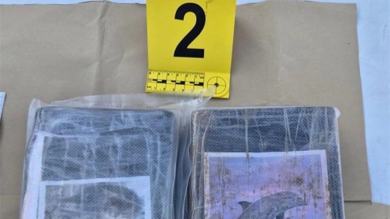Policija dvojicu dilera uhvatila na djelu, pronašla više od dva kila kokaina! Evo detalja